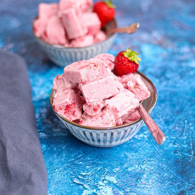 Strawberry Frozen Yoghurt