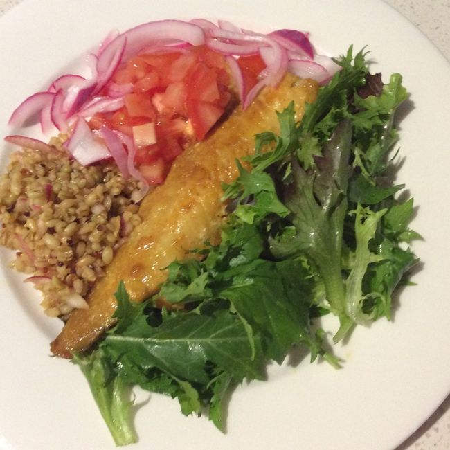 Spicy fish with healthy salad for 1