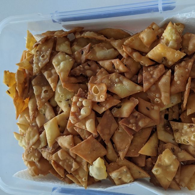 Savoury crisps