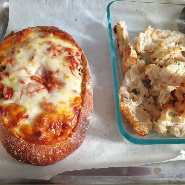 Cheesy Pizza Bread Dip