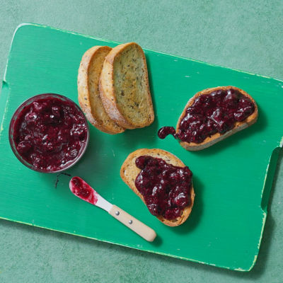 Two-ingredient blueberry jam
