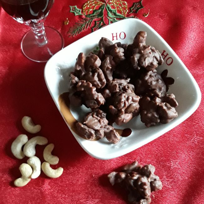 Chocolate Cashew Sultana Clusters