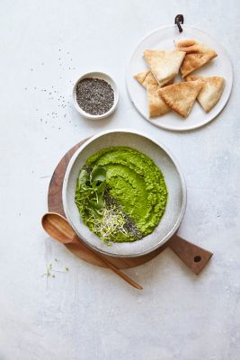 Lemony Spinach Hummus With Tahini & Chia Seeds