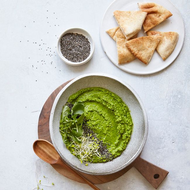 Lemony Spinach Hummus With Tahini & Chia Seeds