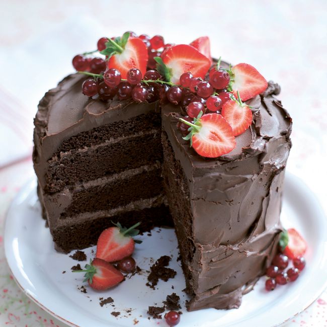 Chocolate Layer Cake With Fresh Berries