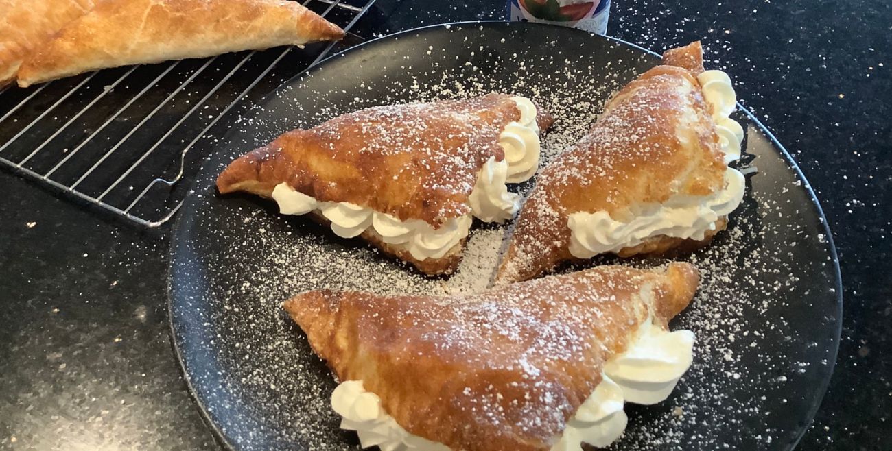 Apple Turnovers Cream