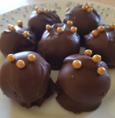 3 ingredient caramel tim tam cheesecake balls