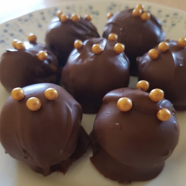 3 ingredient Caramel Tim Tam Cheesecake Balls