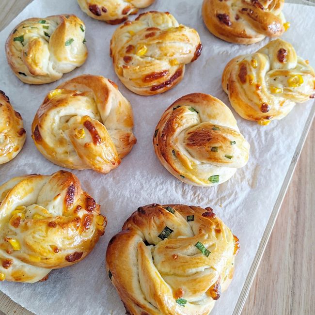 Cheesy Corn and Spring Onion Milk Buns