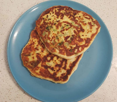 Cheesey Spinach and Garlic Naan Bread