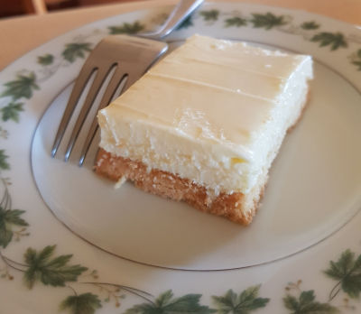4 ingredient Lemon cheesecake slice