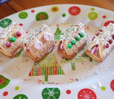 Mini Christmas cookie houses