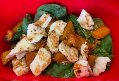 Honey mustard Pumpkin, spinach & halloumi salad