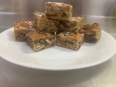 Date and Macadamia nut slice