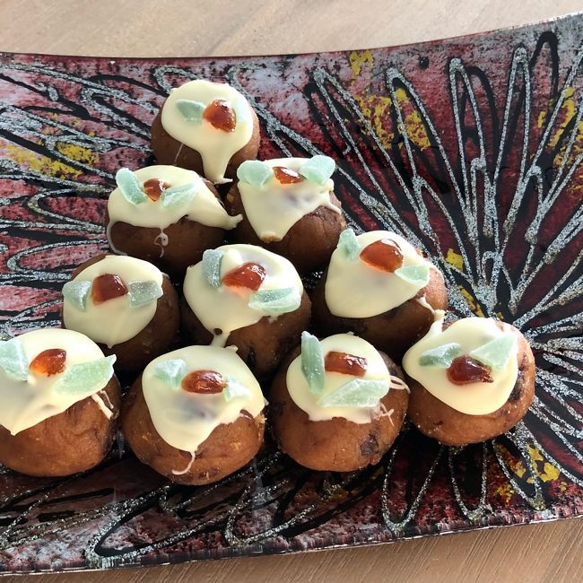 Mini Christmas Puddings Treats