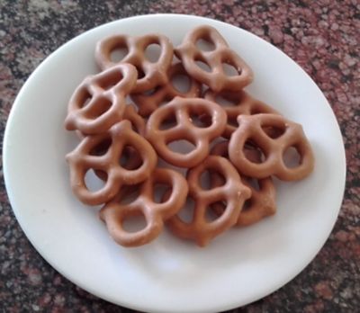 Salted Caramel White Chocolate Pretzels