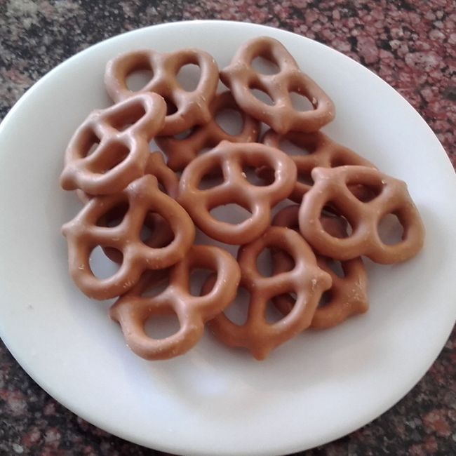 Salted Caramel White Chocolate Pretzels