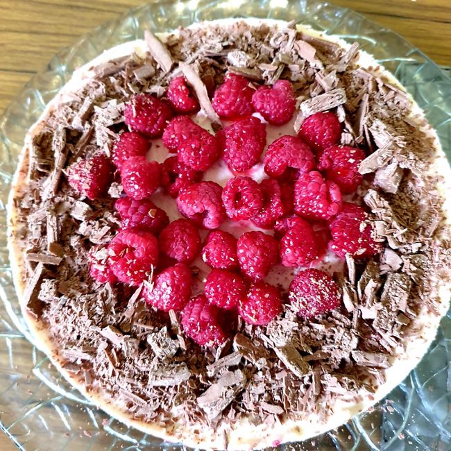Raspberry & Chocolate Flake Cheesecake