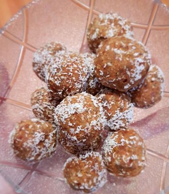Carrot Cake Bliss Balls